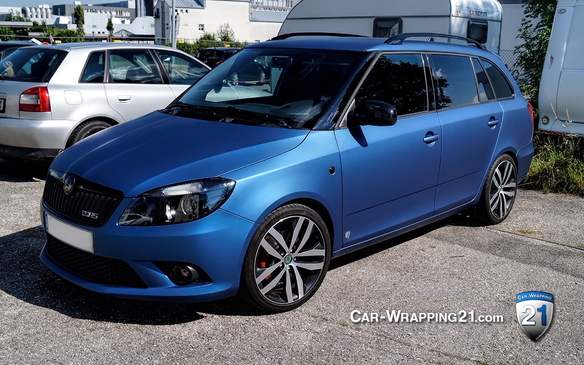 Auto Skoda Fabia Folie blau matt vorne